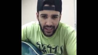 Gusttavo Lima cantando musicas do inicio da carreira Voz e Violão (ao vivo no face book)