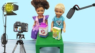 Barbie ve Ailesi Bölüm 134 - Can ve Ceren Reklam Yıldızı mı Oluyor? - Çizgi film Barbie oyunları