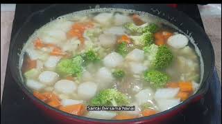 Sup lebihan sayuran, suhun & telur kocak (Leftover vegetables, glass noodles & whisked egg soup)