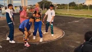 CNCO FT NATTI NATASHA - HONEY BOO (VIDEO DETRAS DE CAMARAS)