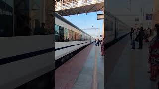 VANDE BHARAT EXPRESS TRAIN SURENDRANAGAR #vandebharat #trending #youtubeshorts #vandebharatexpress