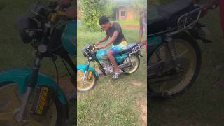 He needed help starting the 250cc or 🍋😭🔥 #youtubeshorts  #jamaica #bikelife #shorts #motorcycle