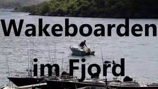 Wakeboarden im Fjord von Norwegen