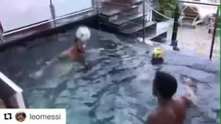 VEJA O QUE MESSI E SUAREZ FAZEM JUNTOS DENTRO DA PISCINA