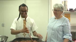 Elfaz cooks Tibs with Yeronga Community Centre