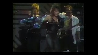 Laura Branigan - "Self Control" Change on stage LIVE 1986