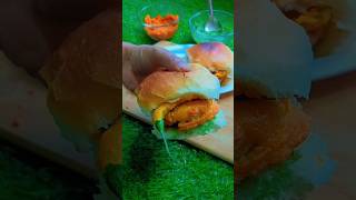 Mumbai style vada pav🔥|#shorts#shortsfeed#vadapav #mumbai#viralvideo#ytshorts #trending#recipe#food