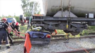 Big LIft: PKW unter Zug // Car under train