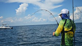 BIG BARRACUDA SMOKES MY BAIT RIGHT NEXT TO THE BOAT! (GULF OF MEXICO OFFSHORE FISHING)