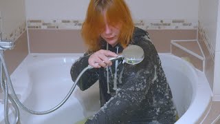 Washing slime off her wet clothes  -  Glibbi [2/3]