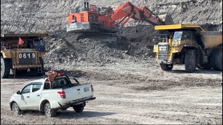 Hitachi ex 2500 loading on Hd 785 komatsu