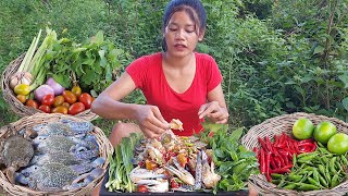 Crabs and egg roast on the rock, Big fish grilled, Chicken frying with fresh vegetable, Chicken legs