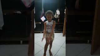 Aí meu coração  dancinha do ttk meu primeiro vídeo dançando 💃 #humor #comedia #funny #criança