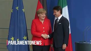 STRETTA DI MANO TRA CONTE E MERKEL