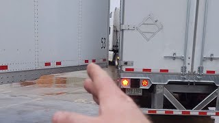 Mastering Backing Between Trailers: Trucking Skills in Daytime Rain 🚚☔️