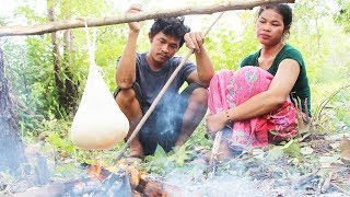 Incredible Young Couple Cook Rice In Plastic bag for survival cooking - Life Adventure