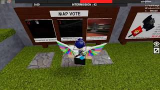 Jogando roblox Flee the Facility