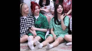 Xiaoting and Dayeon wearing white socks