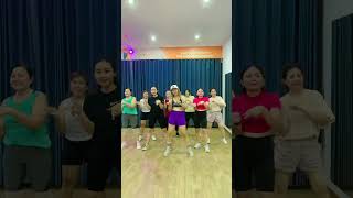 Asik juga walo baru liat langsung take wkwk 🤟🏻 #coachmamina #lovedance