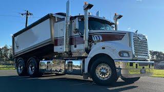 2015 Mack Superliner Tipper