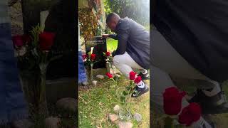 TOÑO VALENCIA EN EL CEMENTERIO CON EL CHUCHO BENITEZ😭