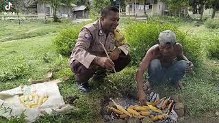 GIAT SAMBANG KEPADA WARGA LANJUT BAKAR2 JAGUNG DI PONDOK2 KEBUNNYA