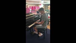 Public Piano Airport Rome: Comptine d'un autre été - Yann Tiersen