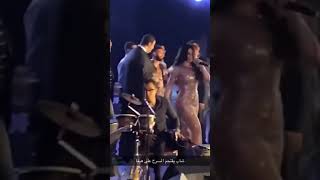 شاب معجب اقتحم المسرح علی ھیفاء فی الحفل فی مصر . haifa wehbe