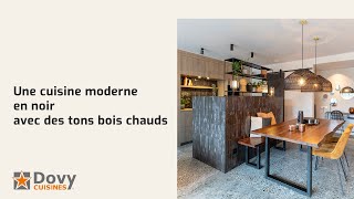 Une cuisine moderne en noir avec des tons bois chauds | Cuisines Dovy