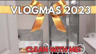 POWER HOUR BATHROOM CLEANING MOTIVATION | VLOGMAS DAY 19