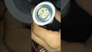 reparación de bombillo LED que alumbra poco.