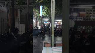 DEPAN STASIUN LEMPUYANGAN NGOPI SAMBIL DITEMANIN RINTIK HUJAN  #stasiunjogja #lempuyangan #ngopi