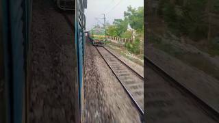 Lal Ghaghra#pawansingh#bhojpuri#youtubeshorts#viral#reels#trending #shorts#railway#travel#shortvideo