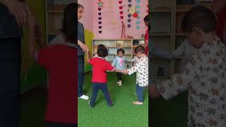 Let's make a circle ⭕ Toddlers nursery rhyme and actions #dance