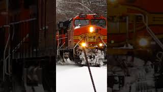 BNSF C44 9W leads SUPNTW throuh fresh snow #shorts