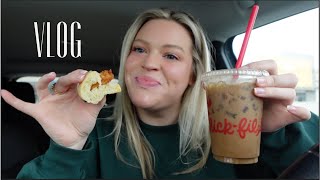 VLOG- St. Paddys Day, Chickfila Mukbang, and more!