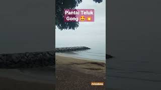 Menikmati angin pantai di pantai teluk gong . #pantaimelaka