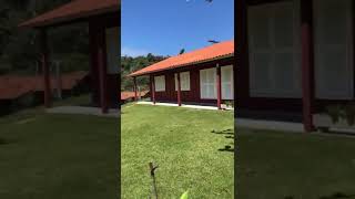 Casa beira mar na praia de Bombas com lindo gramado!