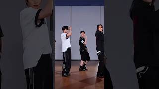 chk chk boom 🤯 #kpop #idols #koreanidols #straykids #viral #shortvideos #fypシ゚viral