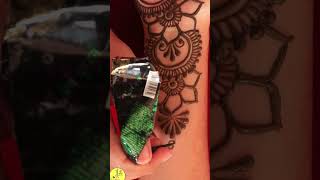 unique mehndi design for hands