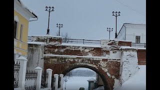 Интересные места на Волжской набережной Ярославля.