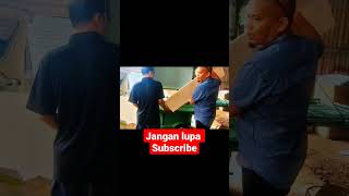 Suasana proses produksi dengan semangat segelas kopi #teamwork #papip #viral