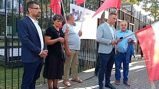 Protest w obronie Chrześcijan przed ambasadą Francji w Warszawie, wspólna modlitwa