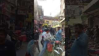 Waqas Biryani itna Rash jaisay Free may mil rahi ho //One Minute Vlog //  #hallroad #lahore