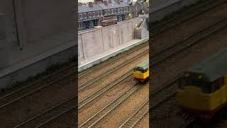 Class 31 passing in 00 gauge with 2 coaches - E.K.M.R.S