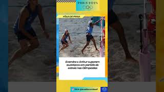 Brasileiros garantem vitória por 2 sets a 0 sobre Horl e Horst no vôlei de praia.