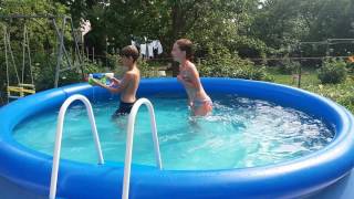 Бассейн на даче у приятелей в гостях,Pool on the plot near the house