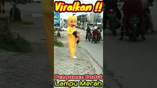 VIRAL!! COMO PENGAMEN BADUT PEREMPATAN LAMPU MERAH #como #pengamen #badut #lampumerah #shorts #viral