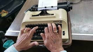 Showing the working of an Vintage Typewriter | Remington Typewriter