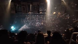 Twenty One Pilots have the audience wave lights for Mulberry Street at Barclays Center 9/18/24!